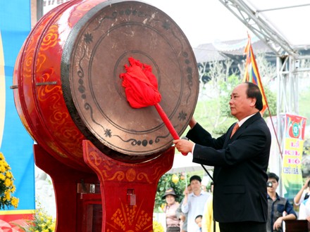 Deputy PM Nguyen Xuan Phuc pays Tet visits to Ha Nam province - ảnh 2